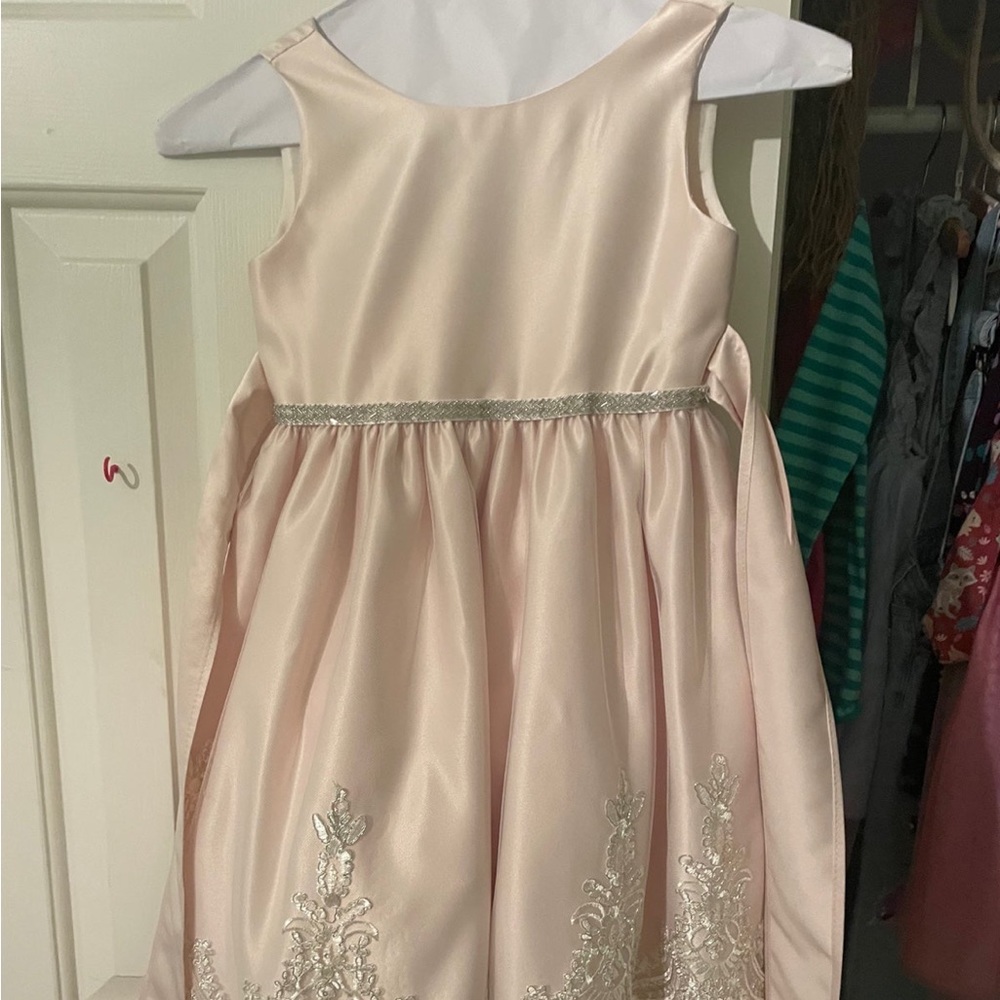 Sweet girls flower girl dress size 4.